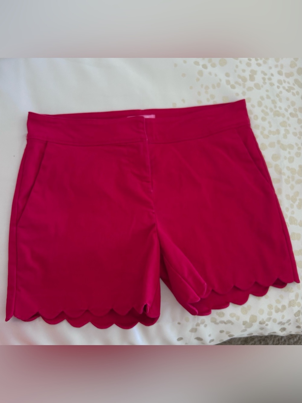 Red Scallop Hem Women's Shorts